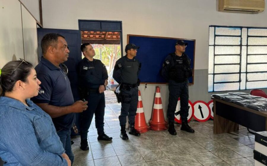 PM de Coxim recebe novo fardamento
