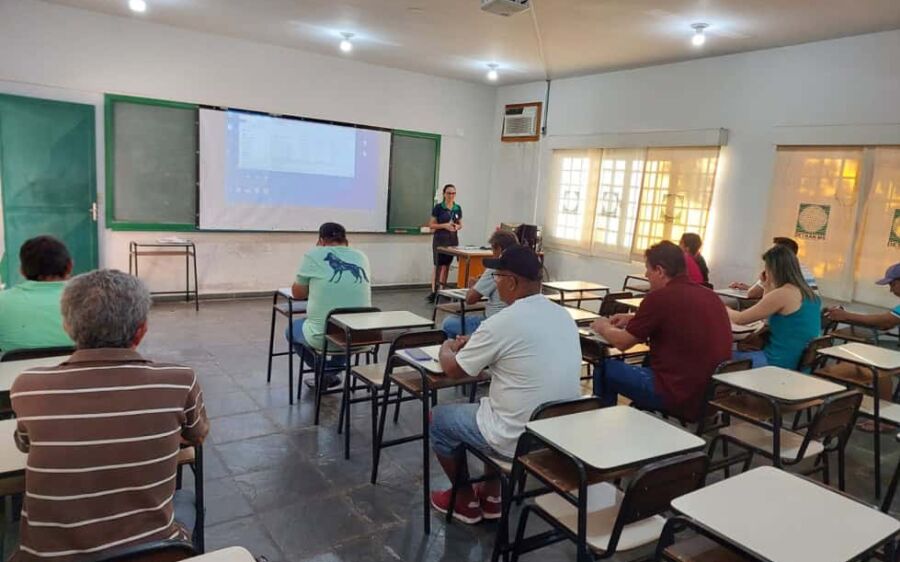 Cursos presenciais para renovar CNH e Um  Novo Olhar são ampliados para três cidades do interior