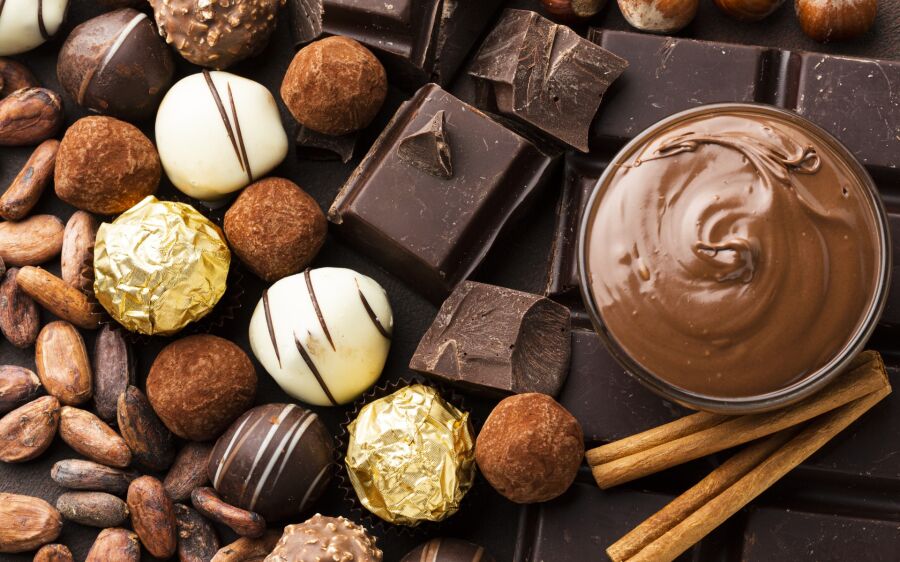 Para contornar déficit e altos preços, gigantes do chocolate buscam iniciativas sustentáveis 