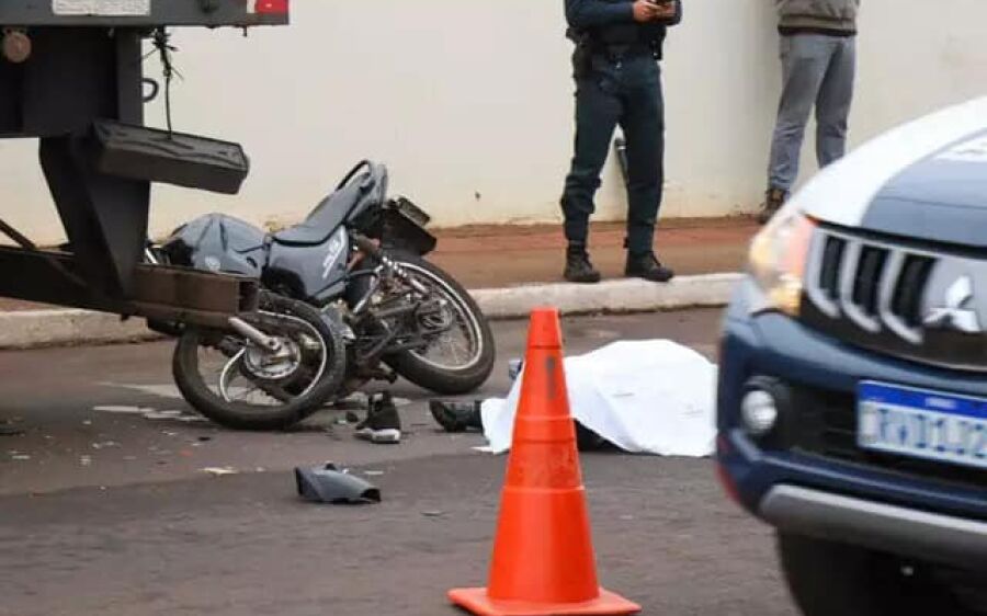 Motociclista morre ao atingir carreta estacionada em Campo Grande