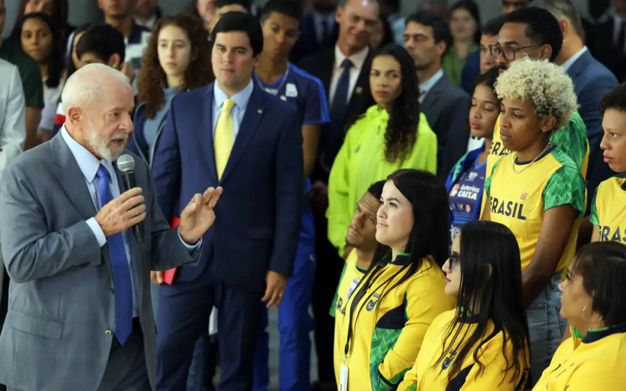 Lula assina decreto reajustando Bolsa Atleta em 10,86%