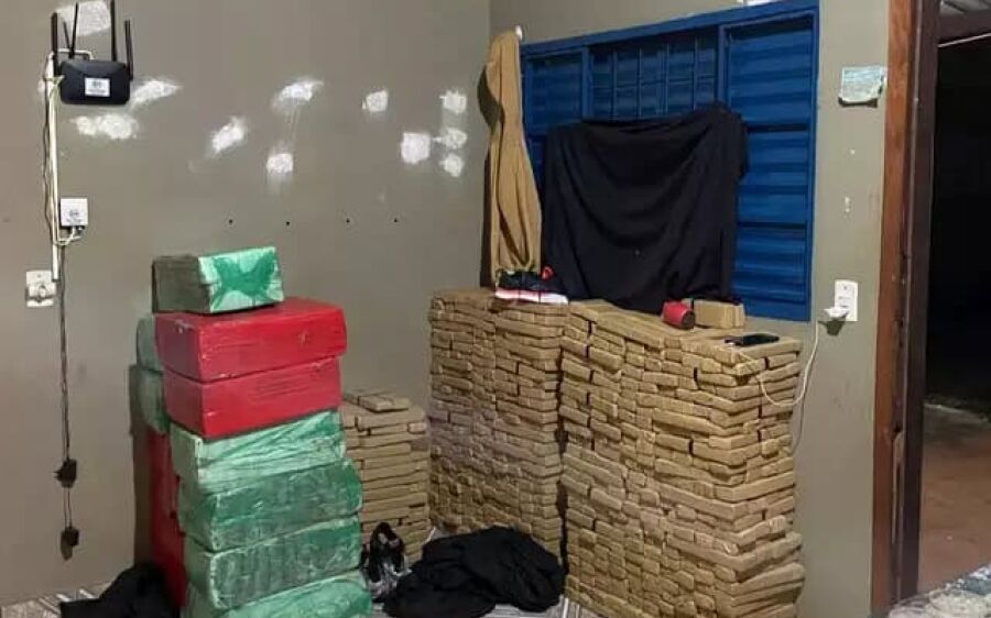Polícia prende trio e fecha entreposto com 853 quilos de maconha, em Maracaju
