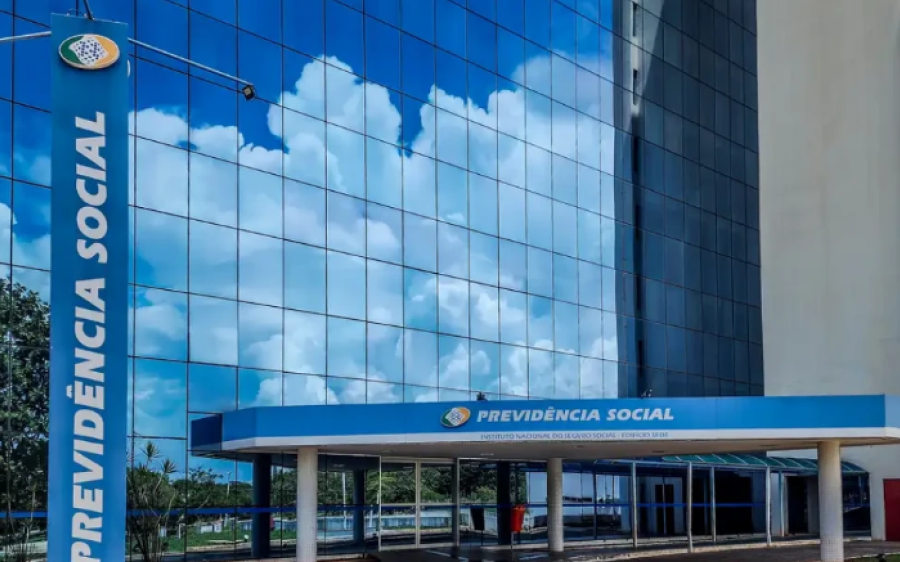 Servidores do INSS entram em greve por tempo indeterminado