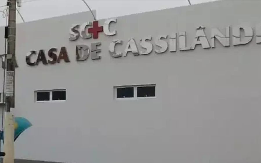 Bebê foi confundido com cisto e nasceu em vaso sanitário com 39 semanas