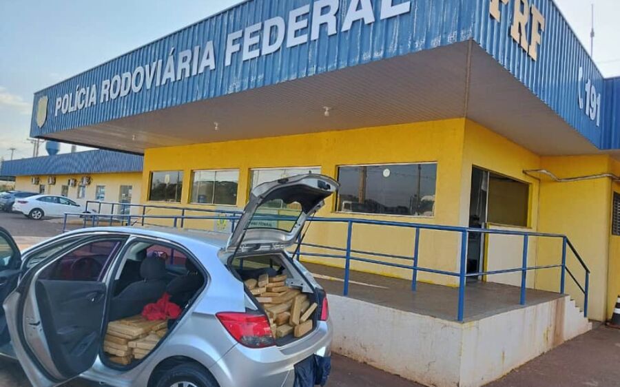 PRF apreende 551 quilos de maconha e recupera veículo em Dourados
