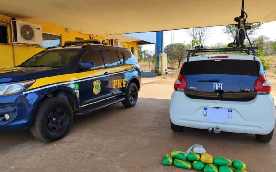 Trio que viajava em Uno é preso ao ser flagrado com com skunk e haxixe