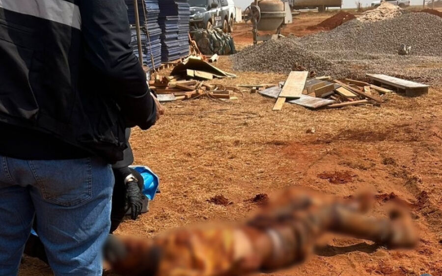 Bombeiros resgatam corpos de trabalhadores soterrados em fazenda de Sonora