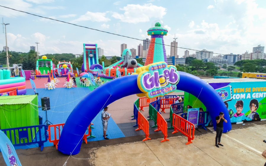 Parque temático de infláveis gigantes, Gloob Space Jump, chega ao Shopping Campo Grande em 05/09