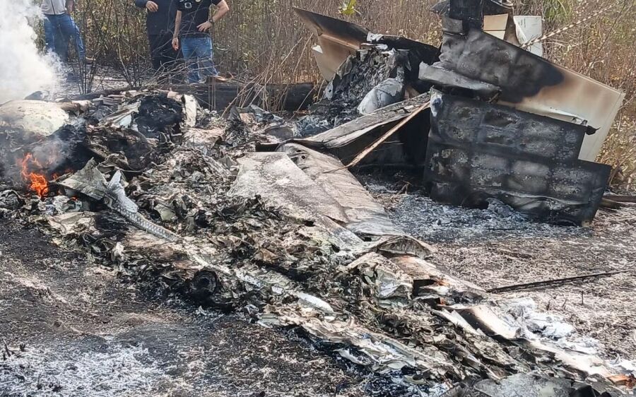 Avião de pequeno porte cai e deixa 5 mortos na zona rural de Mato Grosso
