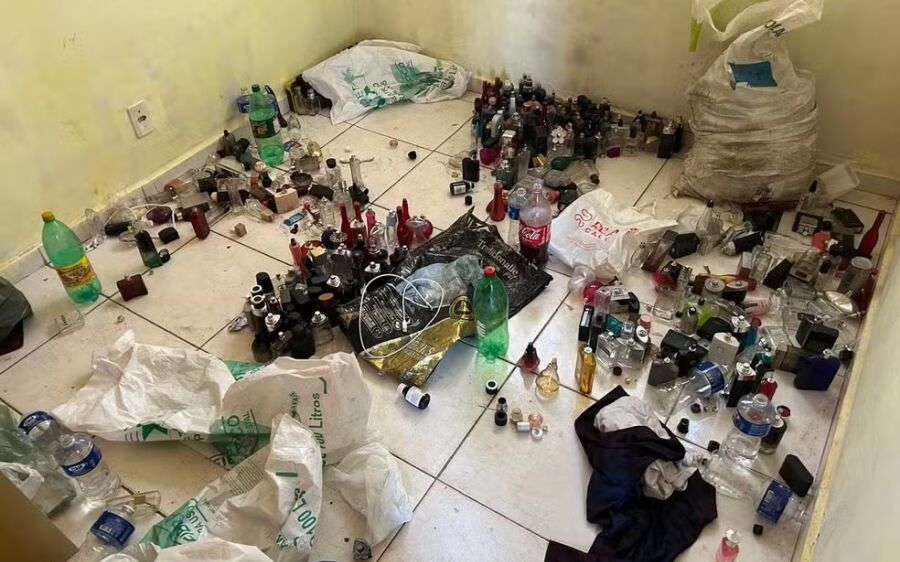 Homem é preso por fabricar 'perfumes fakes' com frascos retirados do lixão e produtos de limpeza em 