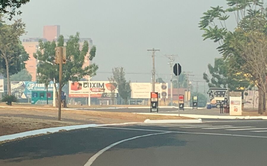 Coxim amanheceu encoberta por fumaça de incêndios