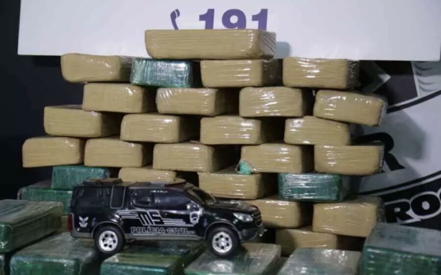 Dupla é presa com mais de R$ 3 milhões em cocaína escondida em Hilux em Campo Grande 