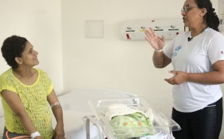 Lei municipal garante tradutor e intérprete de Libras em salas de parto em Campo Grande