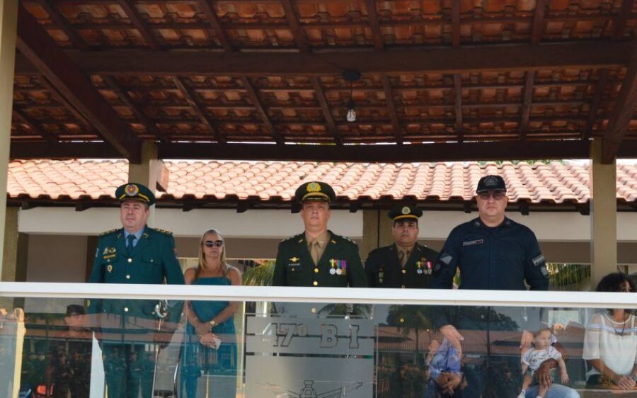 Comandante do CPA-6, recebe medalha do exército em Coxim