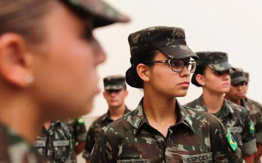 Governo federal publica  decreto com regras para o alistamento militar feminino