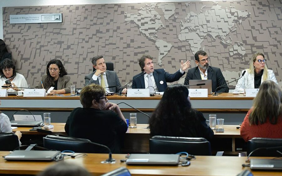 Debatedores discordam sobre tributação de redes sociais de vídeos