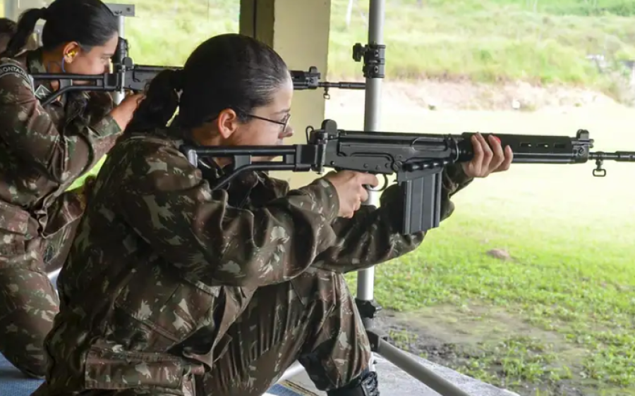 Dia histórico para o Brasil: Mulheres poderão se alistar no serviço militar no próximo ano 