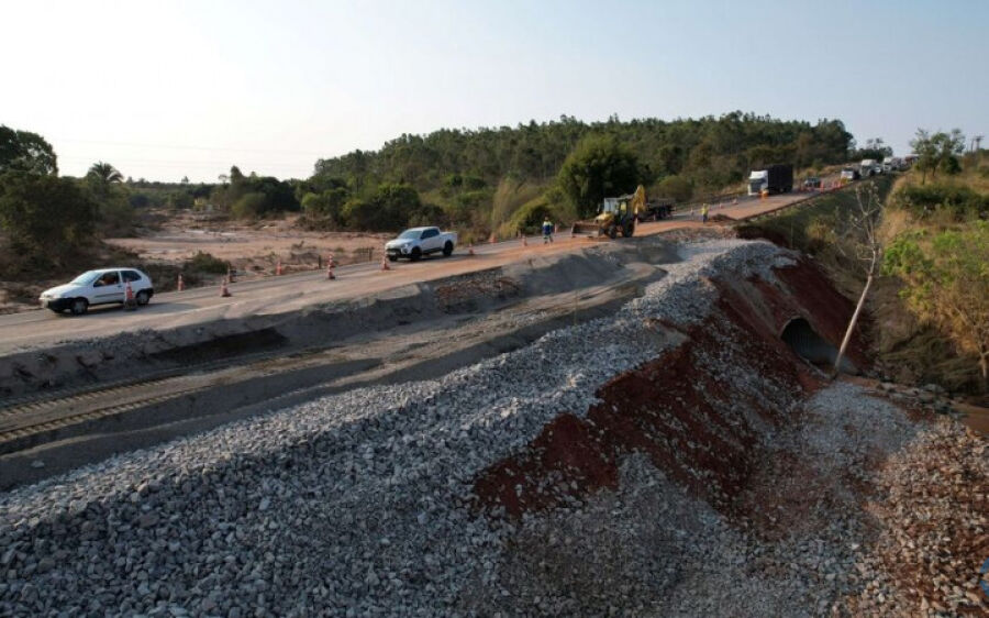 Trecho da BR-163 afetado por rompimento de barragem deve ser liberado antes do prazo