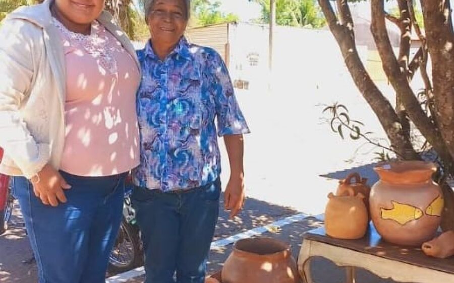 Mãe e filha unidas pelo amor a cerâmica