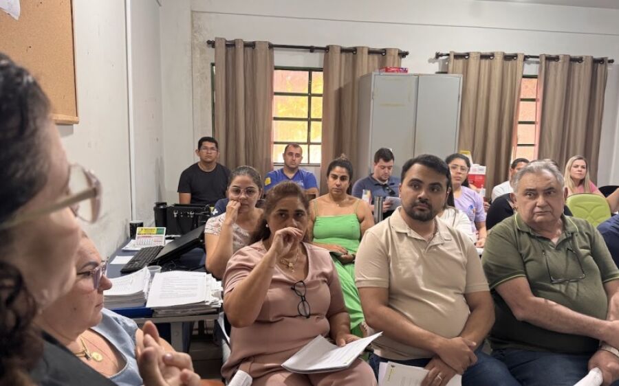 Reunião na Secretaria Municipal de Saúde discute medidas de prevenção à coqueluche em Coxim
