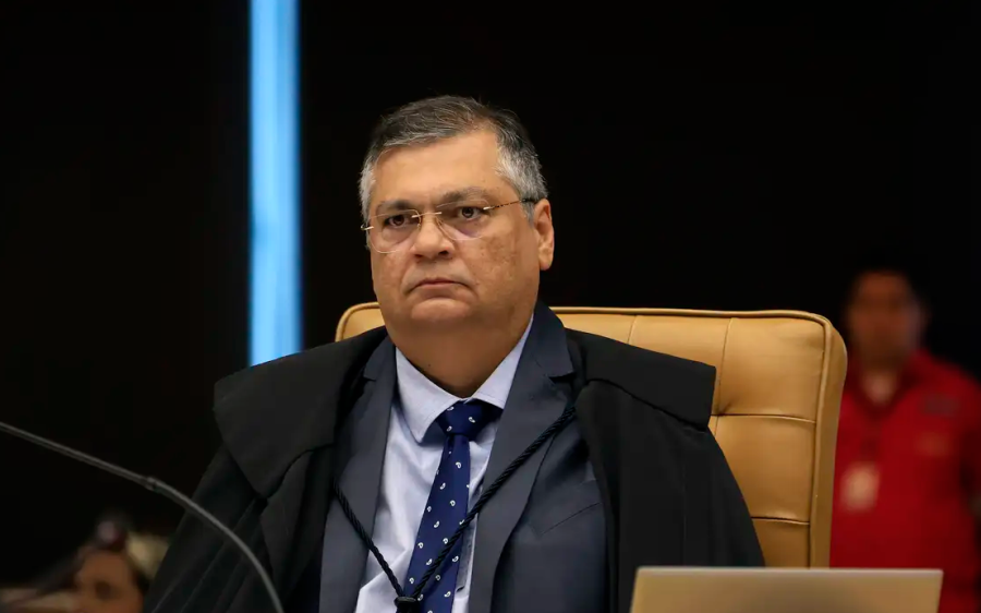 Dino determina que governo convoque bombeiros para combate a queimadas
