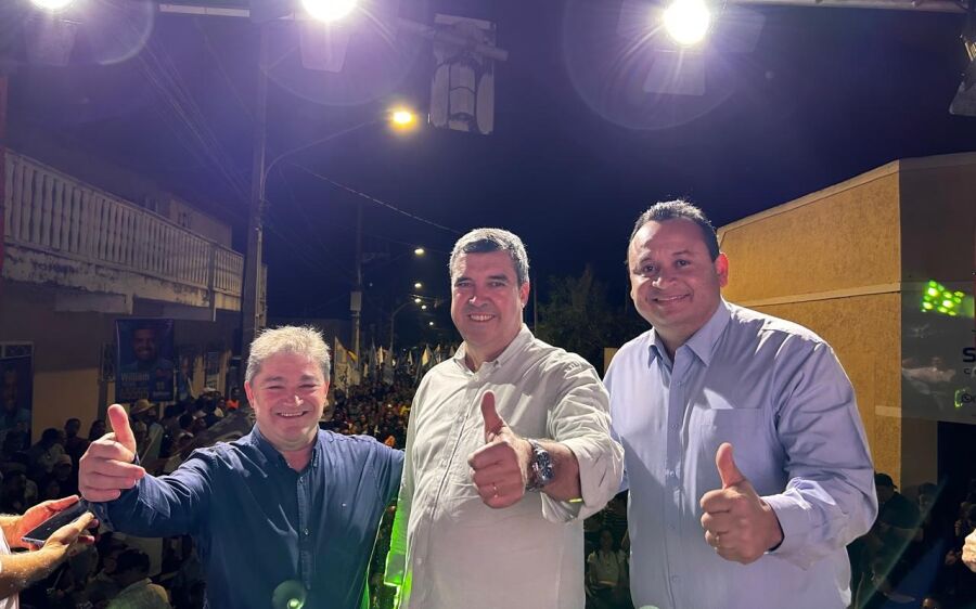 Governador Eduardo Riedel e autoridades participam do primeiro comício de Edilson Magro em Coxim