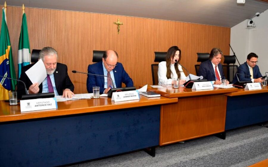 Projeto que reduz tempo na carreira militar e amplia isenção de contribuição passa na CCJR