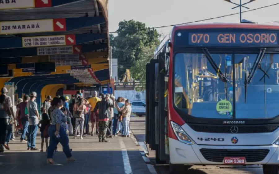 Enem 2024: inscritos no vestibular podem solicitar passagem gratuita de ônibus para os dias da prova