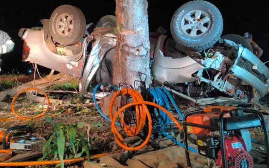 Caminhonete capota por várias vezes e duas pessoas morrem na BR-376