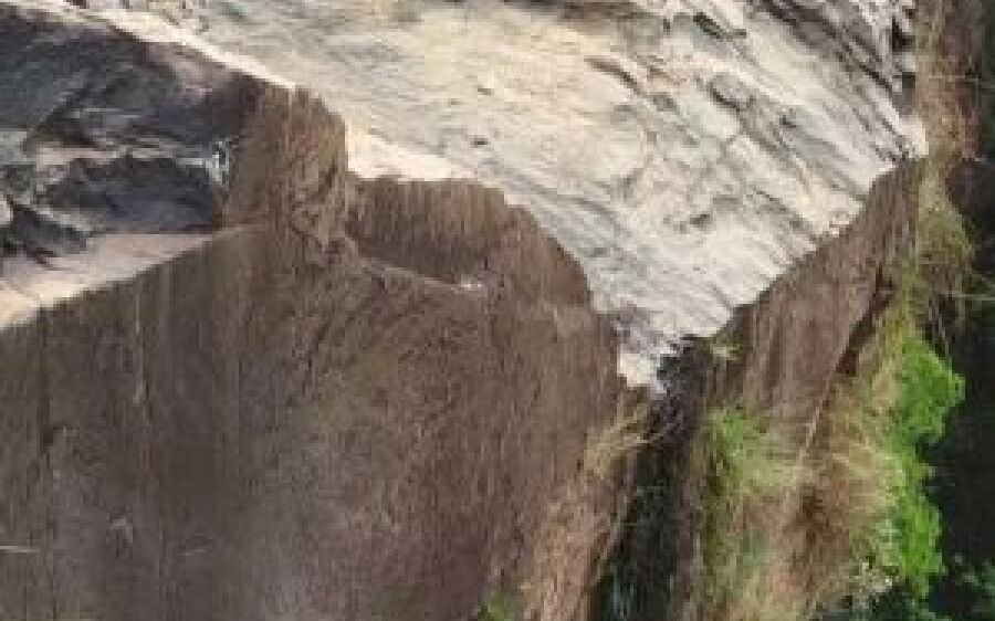 Cachoeira do Portal do Pantanal seca quase por completo devido a falta de chuva em MS