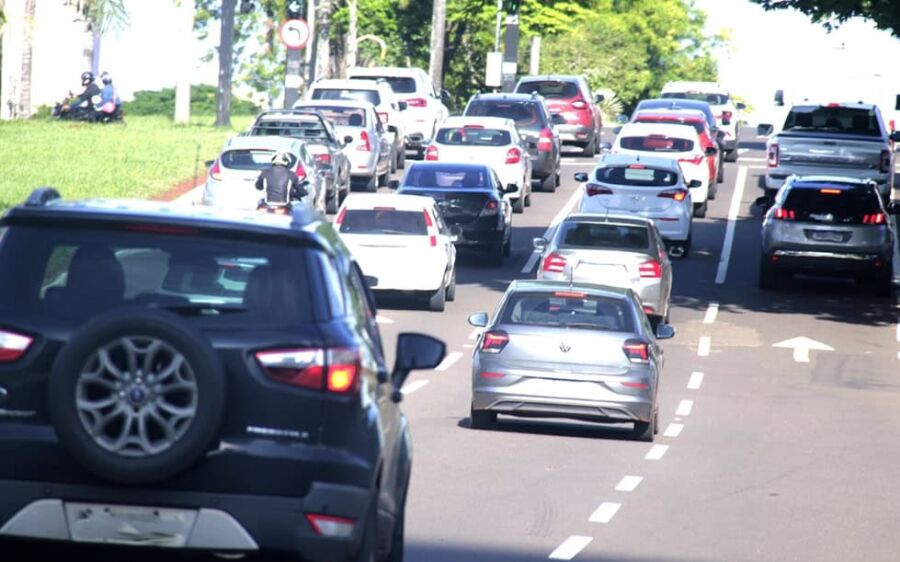 Inadimplência no licenciamento gera multa,  remoção do veículo e leva proprietário a dívida ativa