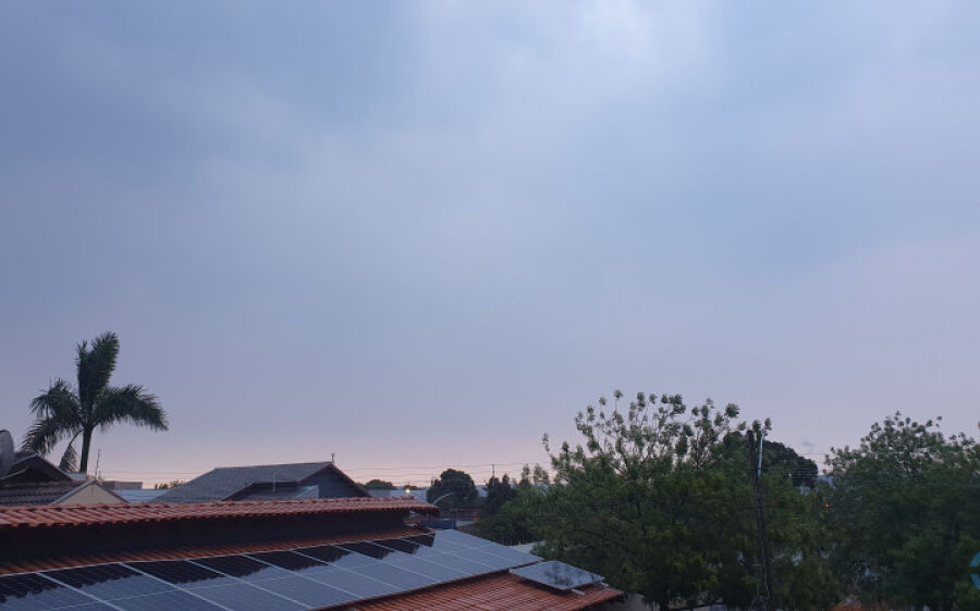 Clima ameno e com chuva fraca permanece durante toda a quinta em Coxim