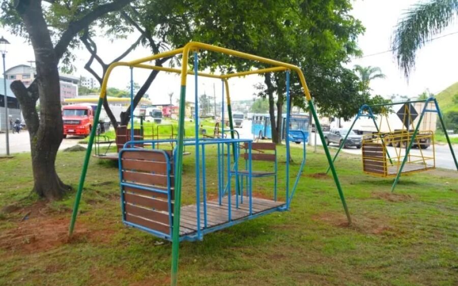 Coxim sanciona lei que garante  brinquedos adaptados em praças e  parques 