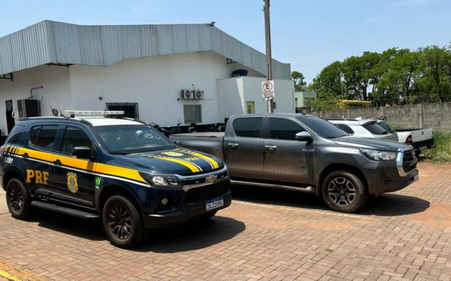 Caminhonete com placas falsas e registro de roubo é recuperada pela PRF na BR-163