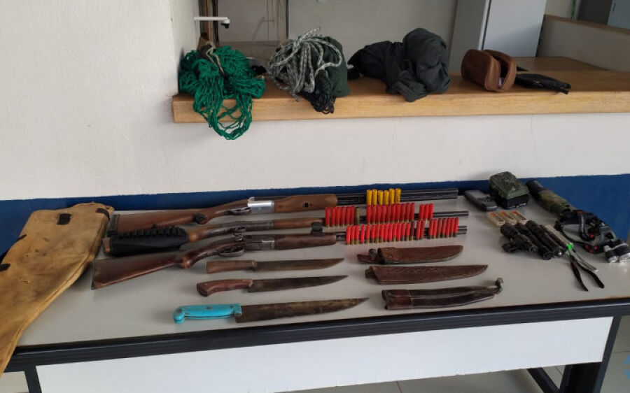 Polícia Militar Ambiental apreende armas e materiais de caça durante operação em Coxim