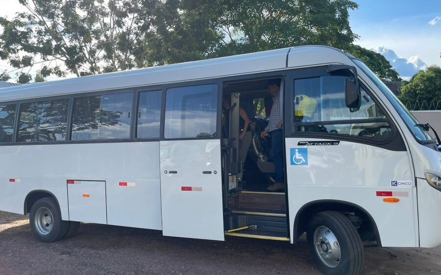 Secretaria Municipal de Saúde de Coxim recebe Micro ônibus novo