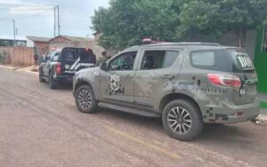 Em Sonora, homem é morto a tiros na calçada e suspeitos são presos em MT