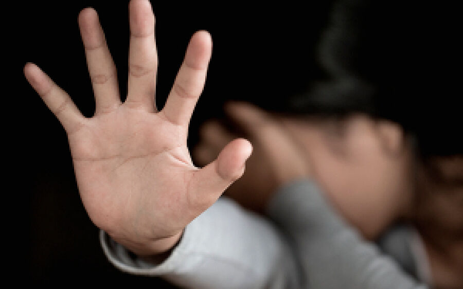Pelo celular, mulher flagra marido estuprando filha de 3 anos em Coxim