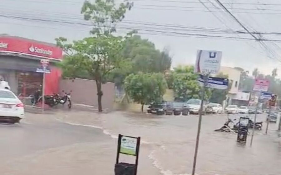 Coxim enfrenta novamente previsão de chuvas após alagamentos causados pela tempestade de ontem