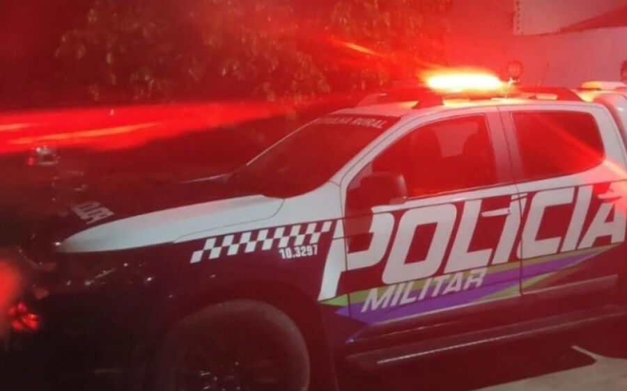 Homem agride mulher, joga álcool no corpo e ameaça se matar após matá-la