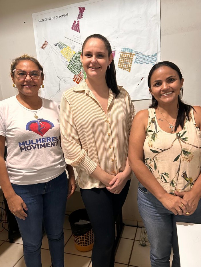 Secretária de Saúde Fernanda Berigo acompanhada da Secretária adjunta Lucimara Mourão e a Coordenadora da Atenção Primária das Unidades de Saúde Joenir Farias de Souza 