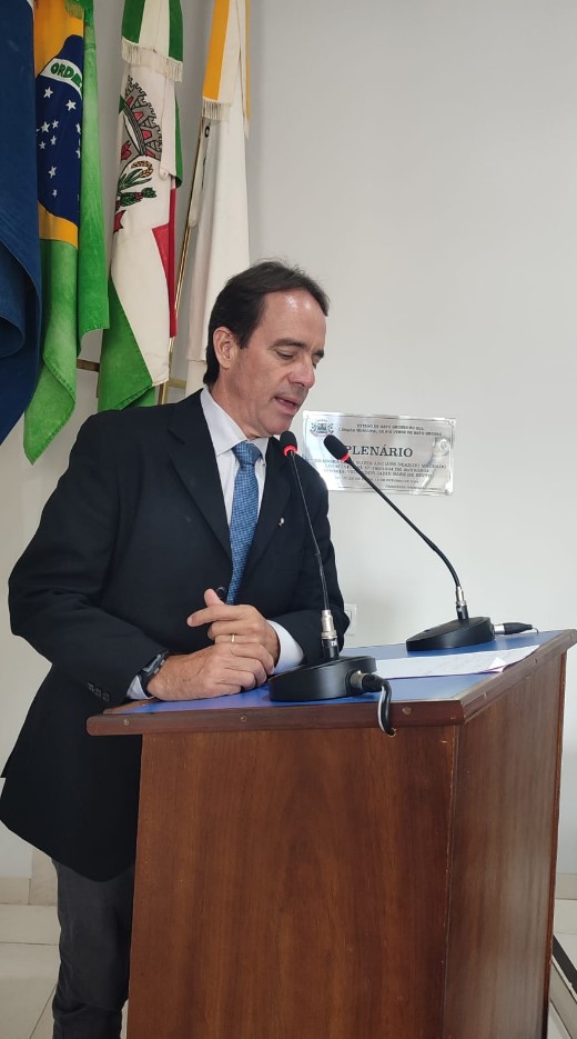 Vereador Flávio Brito durante sessão