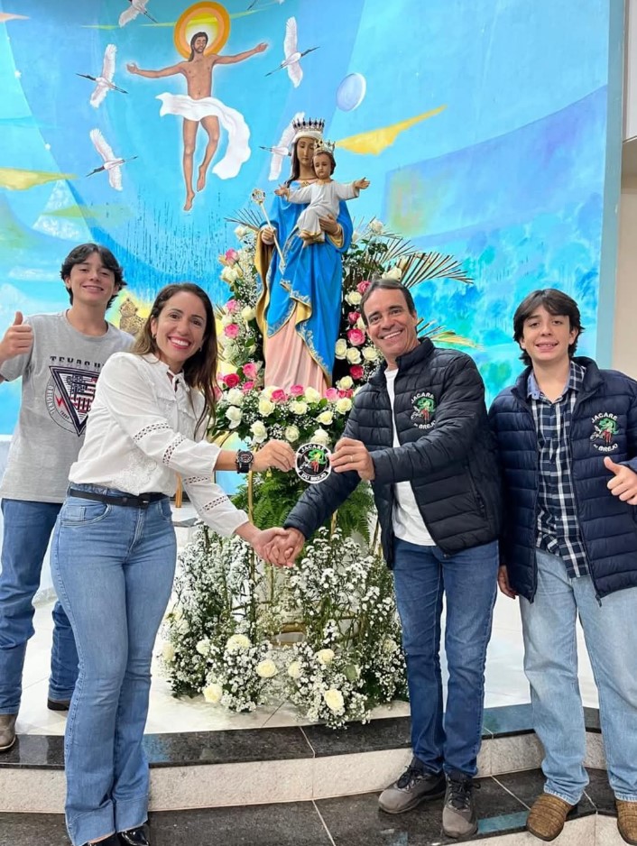 Flávio Brito com sua esposa Juliana e filhos Fábio e Flávio