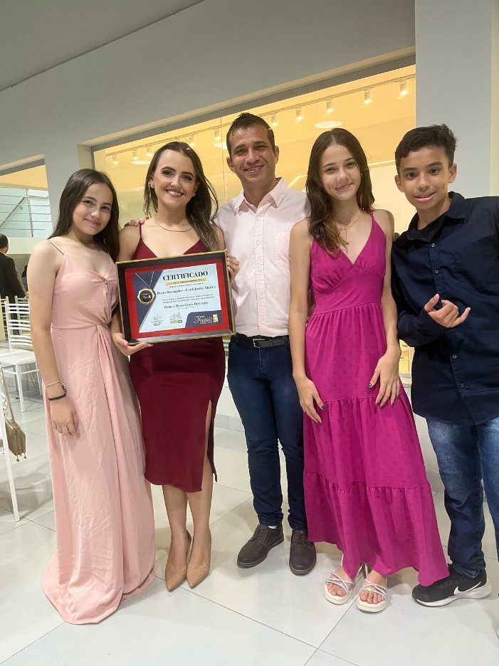 Geissy com seus filhos e marido